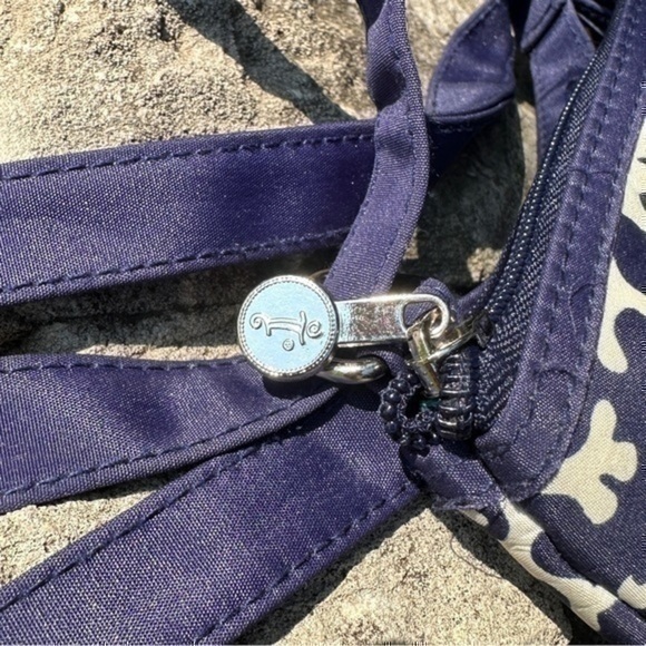 Blue and white monogrammed bag. Initial “L”. - Picture 7 of 15